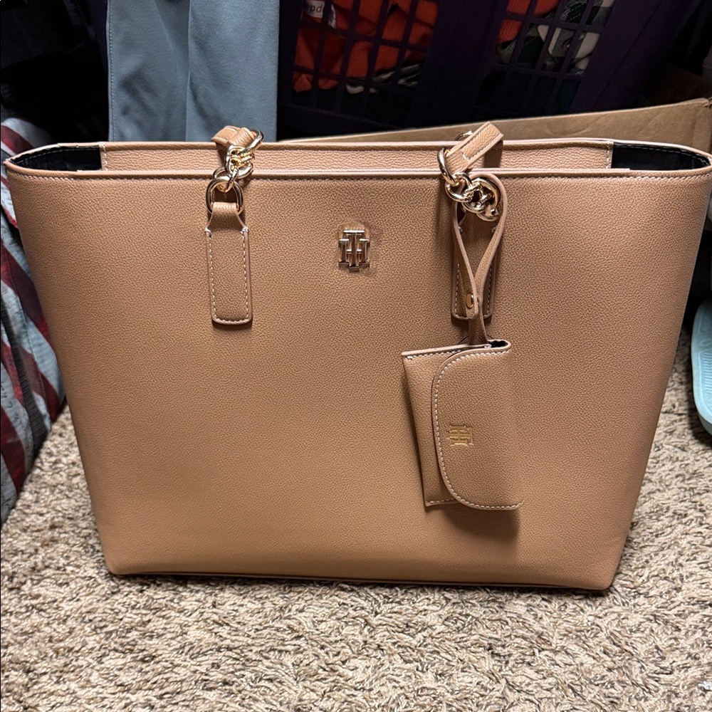 Tommy Hilfiger Camel Brown Tote